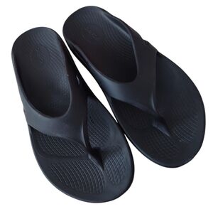 OOFOS Black Comfort Slides